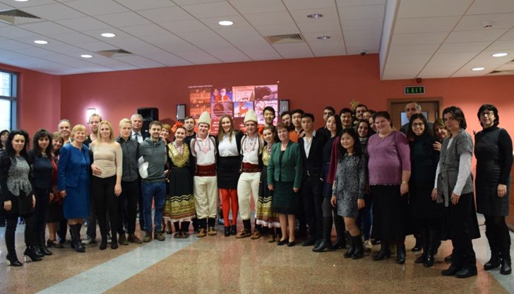 Между 80 и 100 студенти всяка година пътуват в държави от ЕС Между 80 и 100 студенти всяка година пътуват в държави от ЕС