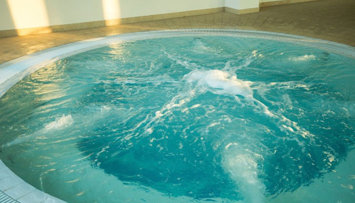 То е в много тежко състояние и е поставено в изкуствена кома