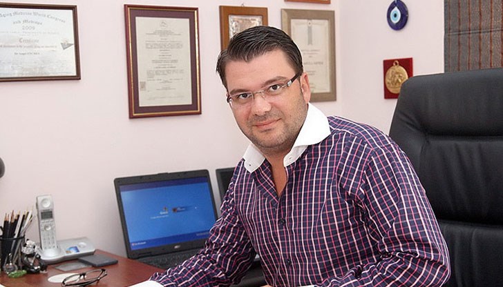 Горди родители и на дъщеричка станаха моделът Теди Велинова и пластичният хирург д-р Ангел Енчев