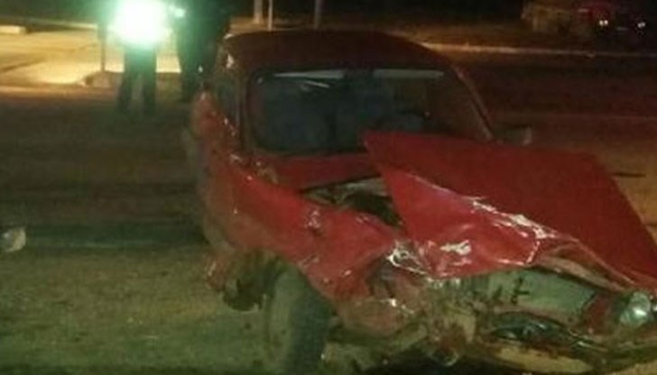 Автомобил с кърджалийска регистрация, управляван от 24-годишна жена се забил челно в кола от Одрин