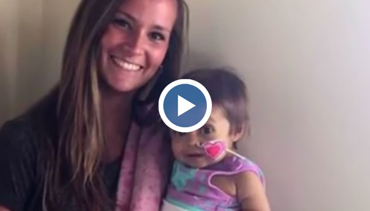 Mалката Талия страда от атрезия на жлъчните пътища, което унищожава част от тъканите й