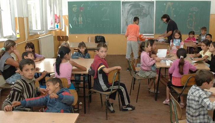 Броят децата, които живеят при баба и дядо и при какви условия