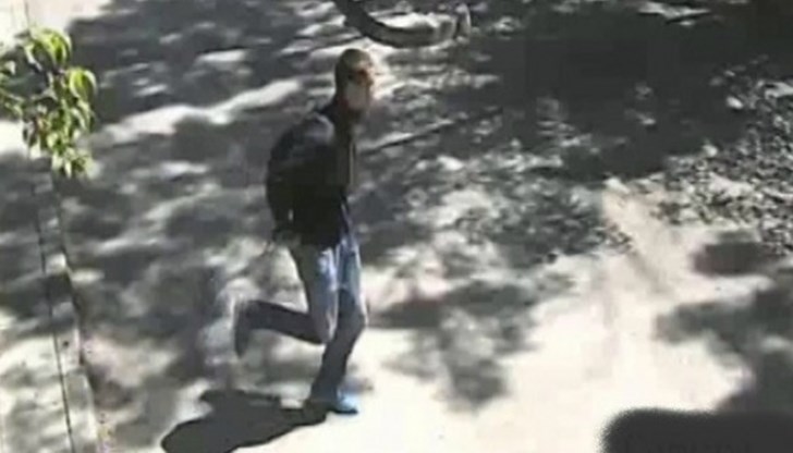 Цели две години мълчахте. Като медузи. Като планктон. Като нещо, никога не виждало светлина Цели две години мълчахте. Като медузи. Като планктон. Като нещо, никога не виждало светлина