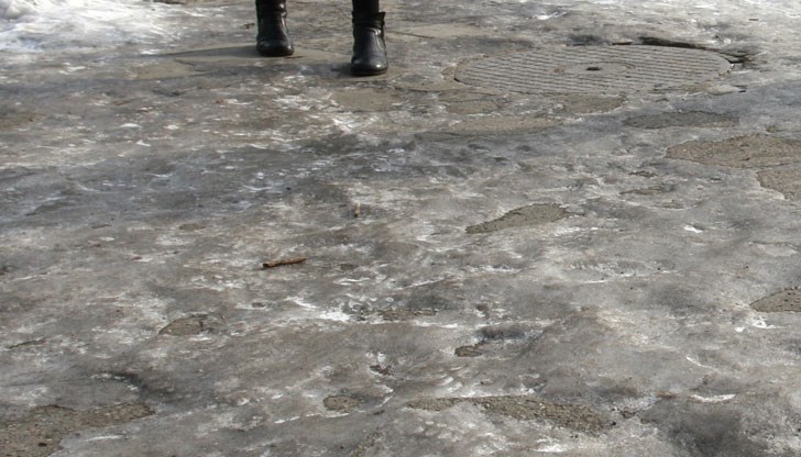 На 6 януари М.Л.Д., се подхлъзнала и паднала на заледена улица в Русе, като счупила дясната си ръка На 6 януари М.Л.Д., се подхлъзнала и паднала на заледена улица в Русе, като счупила дясната си ръка