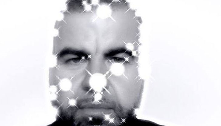 Музикалният водещ не успя да излезе от състояние на изкуствена кома Музикалният водещ не успя да излезе от състояние на изкуствена кома