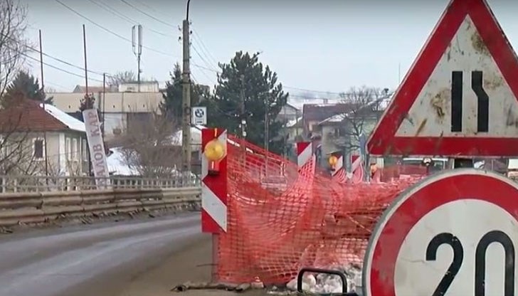 Заради ремонта, който трябва да бъде направен от екип на Агенция пътна инфраструктура вероятно ще се наложи затваряне на пътя
