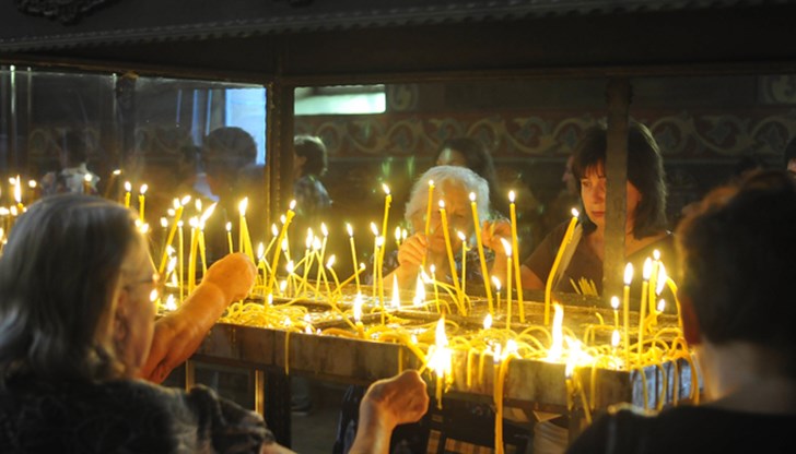 Тази събота всички православни християни извършват помен в чест на починалите близки