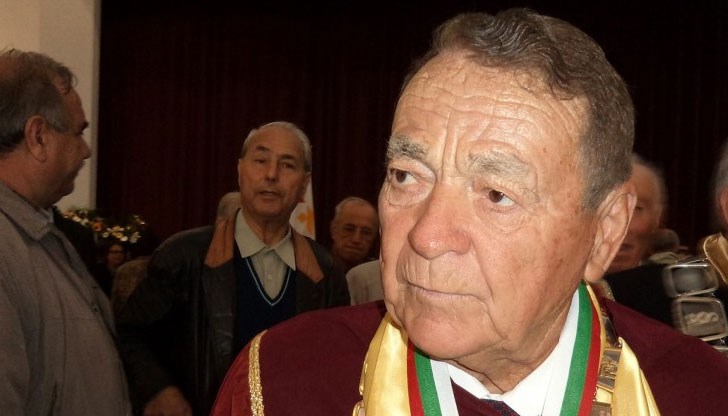 Самоук съм, не съм учил – всичко съм постигнал с труд и пот Самоук съм, не съм учил – всичко съм постигнал с труд и пот