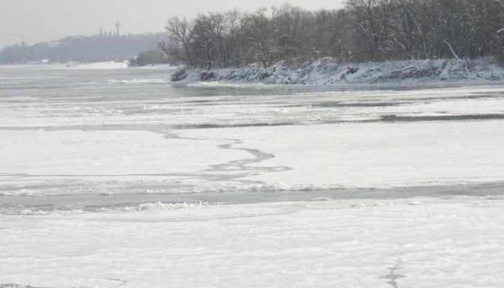 В следващите дни реката ще е замръзнала В следващите дни реката ще е замръзнала