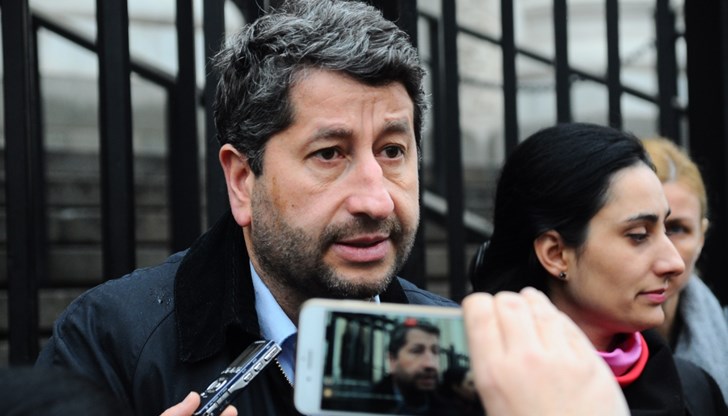 Христо Иванов е намислил нов пъклен план, за да излъже окончателно и малкото останали им поддръжници Христо Иванов е намислил нов пъклен план, за да излъже окончателно и малкото останали им поддръжници