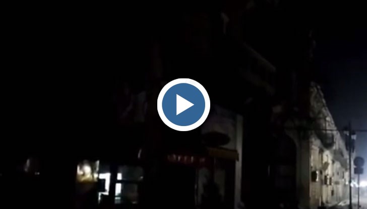 Участъкът на улица "Александровска" между площад "Елиас Канети" и "Хан Кубрат", който бе интегриран по проект преди 2 години, остана без осветление