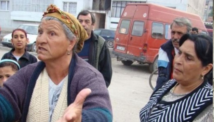 Жените са посинени и с отоци по лицата, след като не обслужили на момента ромите / Снимката е илюстративна