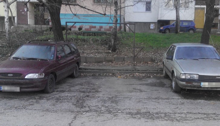 Април месец ще стане една година откакто служители залепиха 3-месечно предупреждение Април месец ще стане една година откакто служители залепиха 3-месечно предупреждение