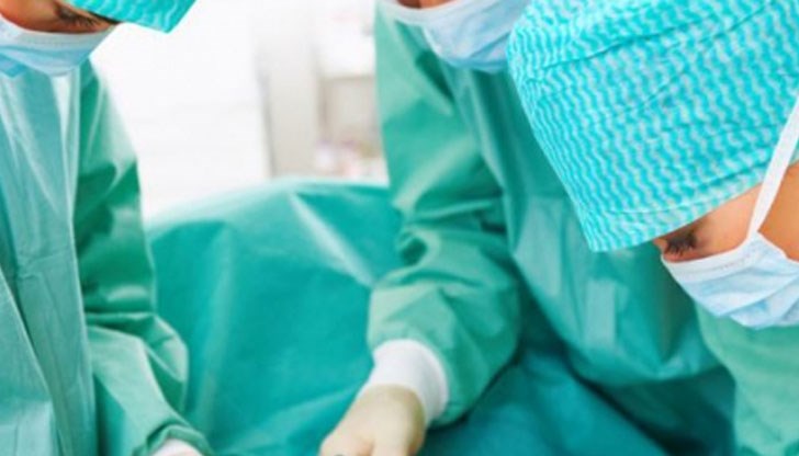 Преди много години наистина всички лекари са носили само бяло