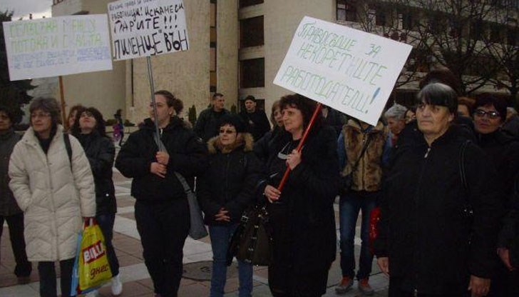 Гневът на шивачките е персонално е към собственика на фирмата Гневът на шивачките е персонално е към собственика на фирмата