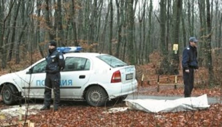 Детето било с родителите си и техни близки в гората, където били наети за дърводобив Детето било с родителите си и техни близки в гората, където били наети за дърводобив