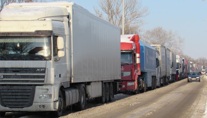 Днес се ограничава движението на товарни автомобили над 12 тона