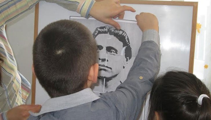 Малчуганите отговаряха на въпроси, свързани с живота и делото на Васил Левски, рецитираха стихове за него и разпознаваха текстове от произведения, посветени на делото му