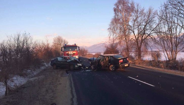 Трима души са в болница, други двама са леко ранени