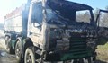Изгорелият камион е на строителите на оградата
