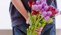За мъжете, които подаряват цветя на жените само на празници