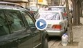 Туби пазят места за паркиране в Русе