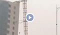 Огромен кран рухна върху оживена улица
