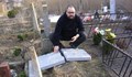 Счупиха надгробна плоча на русофил