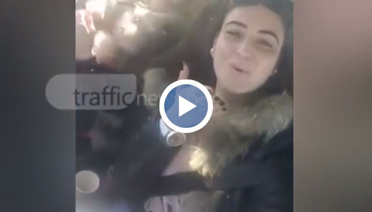 Двете жени явно се гордеят с постъпката си и много се забавляват