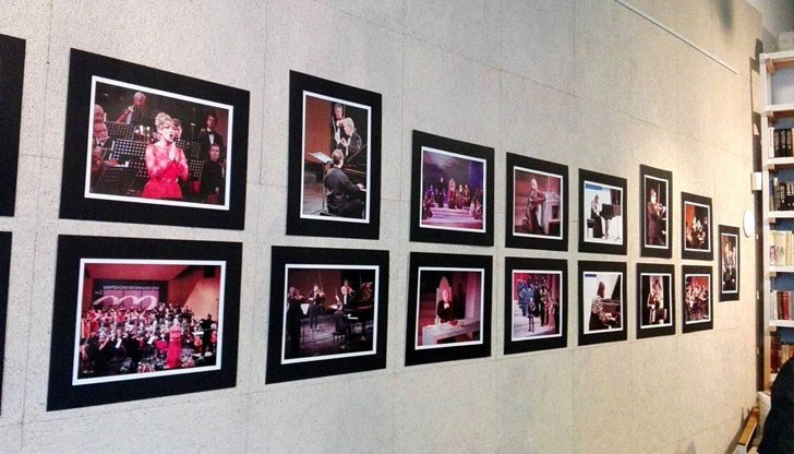 Русенският фотограф Евгени Станимиров показа произведенията си в „Кафе – библиотека BH”