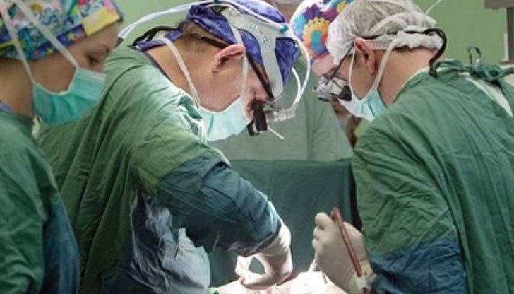 Уникална ендоскопска операция на един от най-силно кървящите тумори на носната кухина извършиха днес в Интегралния център на УМБАЛ „Свети Георги“