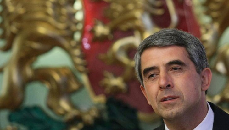 И сега го прави съвсем съзнателно – за да ги завлече със себе си И сега го прави съвсем съзнателно – за да ги завлече със себе си