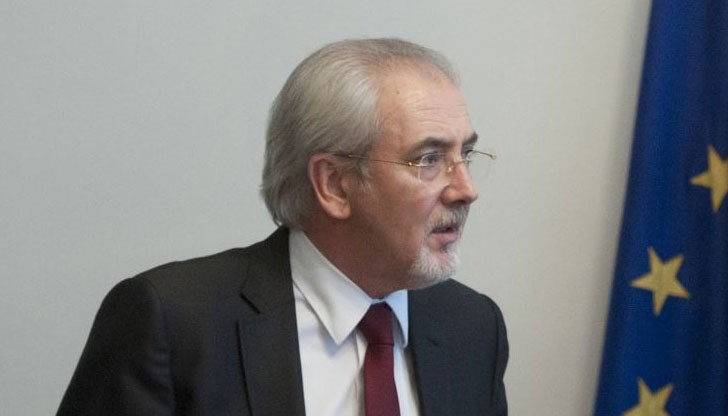 Г-н Местан е етнически турчин и би трябвало да се гордее, а не да се срамува Г-н Местан е етнически турчин и би трябвало да се гордее, а не да се срамува