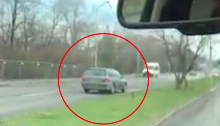 Варненска кола обърка пътя в Бургас и се озова в насрещното движение на най-натоварения булевард