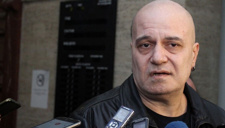 Медията пусна старо издание на запис и обясни, че предвиденото за тази вечер било в несъответствие със стандартите за тв съдържание Медията пусна старо издание на запис и обясни, че предвиденото за тази вечер било в несъответствие със стандартите за тв съдържание