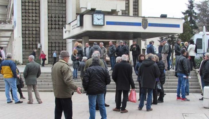 Хората настояват да се разпечата предприятието, за да могат да работят и да получават заплати