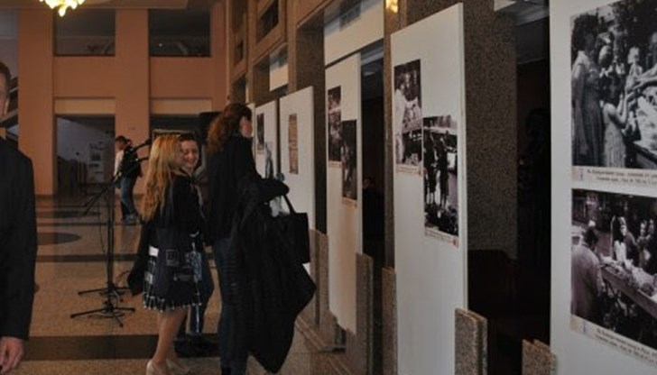 Тя показва развитието на пазарите през годините, а фотосите са предоставени от Държавен архив - Русе