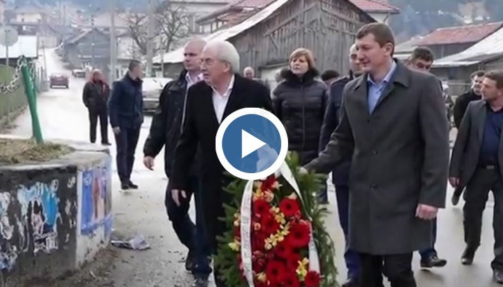 Помниш ли, братко онези дни? Какво ни сториха? Без да ни дадат капка вода, как ни изгониха от собствената ни държава?