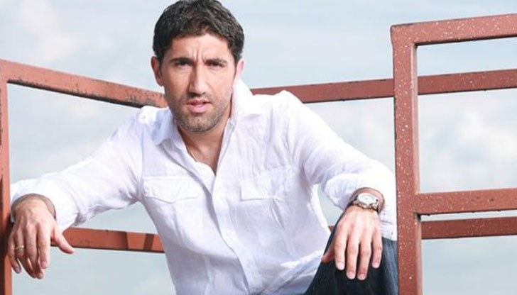 Вижте с какви красиви жени е заобиколен актьора