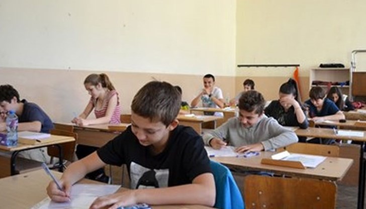 Ако един седмокласник е подал заявления и онлайн, и на хартия, за валиден ще се приема хартиеният вариант