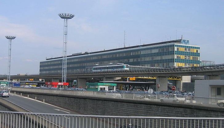 Летище "Орли" е било евакуирано след стрелбата Летище "Орли" е било евакуирано след стрелбата