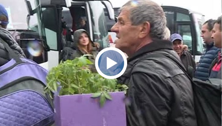 Стотици български изселници са блокирани на автогарата в Кърджали