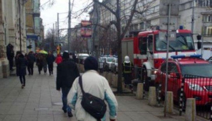 Задушливо вещество е намерено до тоалетните в сградата