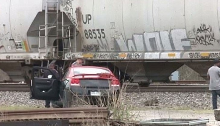 19-годишната моделка правила фотосесия, но била фатално пометена от товарен влак