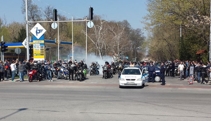 Един ранен и 13 арестувани рокери е резултатът от традиционното мотошествие