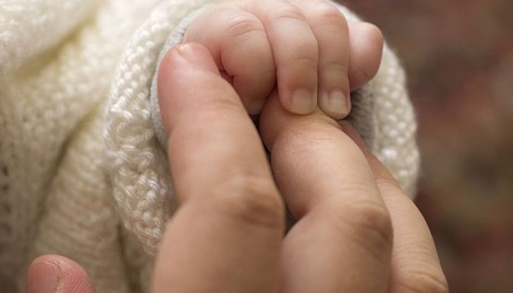 Прелюбодейката цъфнала с бебе на ръце да моли за помощ, след като бащата офейкал