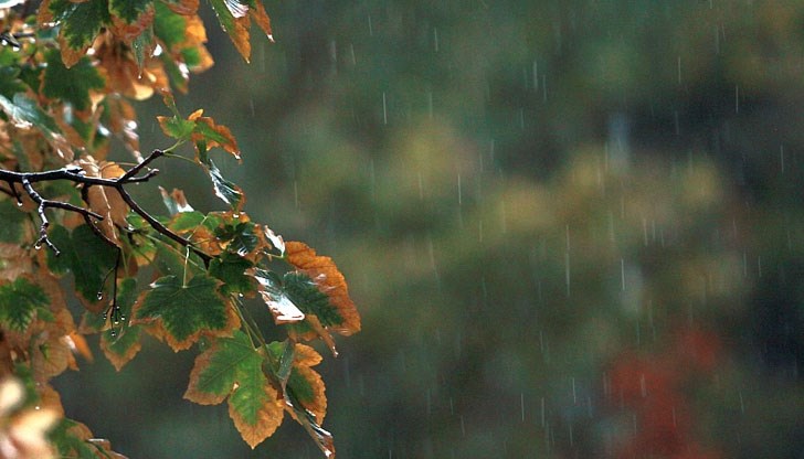 От север към страната ще се спуска по-студен и влажен въздух