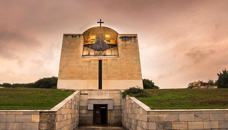 Тук се съхраняват костите на 453-ма революционери и опълченци, участвали в Руско-турката война (1877-1878 г.), четници и културно-просветни дейци