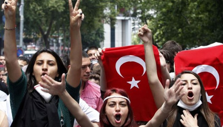 Фарук Челик призова изселниците масово да гласуват на 26 март, за да станат турците в България по-мощни