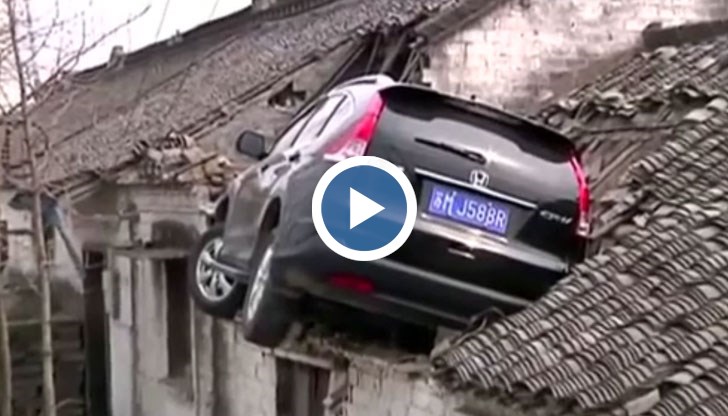 Шофьорът беше свален от полицията със стълба